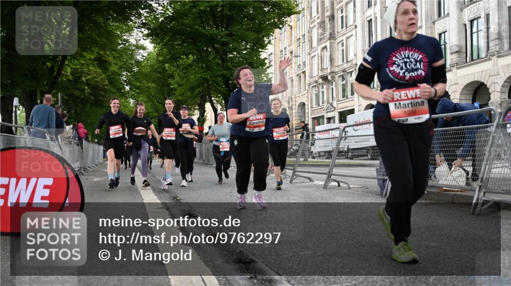 14.06.2026 - REWE Women's Run J. Mangold http://msf.ph/oto/9762297 14.06.2026 11:08:14 Ziel 5175, 5224, 5232, 5235, 5296, 5413, 5414, 5596, 5614, 5779, 5851, 5852, 5875, 5949, 5994 meine-sportfotos.de