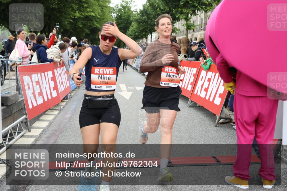 14.06.2026 - REWE Women's Run Strokosch-Dieckow http://msf.ph/oto/9762304 14.06.2026 10:58:15 Ziel 5047, 5113, 5505, 5581, 5604, 5661, 5679, 5686, 5729 meine-sportfotos.de