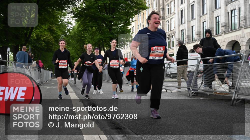14.06.2026 - REWE Women's Run J. Mangold http://msf.ph/oto/9762308 14.06.2026 11:08:15 Ziel 5175, 5224, 5232, 5235, 5318, 5413, 5414, 5596, 5614, 5779, 5851, 5852, 5949, 5994 meine-sportfotos.de