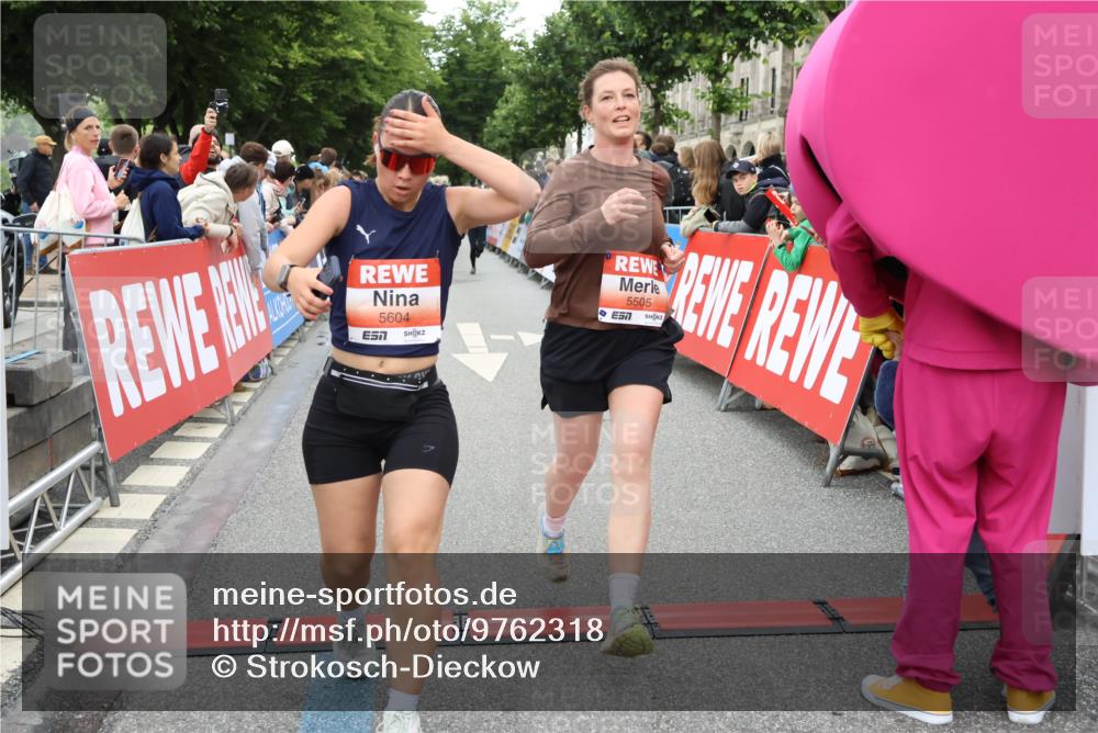 14.06.2026 - REWE Women's Run Strokosch-Dieckow http://msf.ph/oto/9762318 14.06.2026 10:58:15 Ziel 5047, 5113, 5505, 5581, 5604, 5661, 5679, 5686, 5729 meine-sportfotos.de