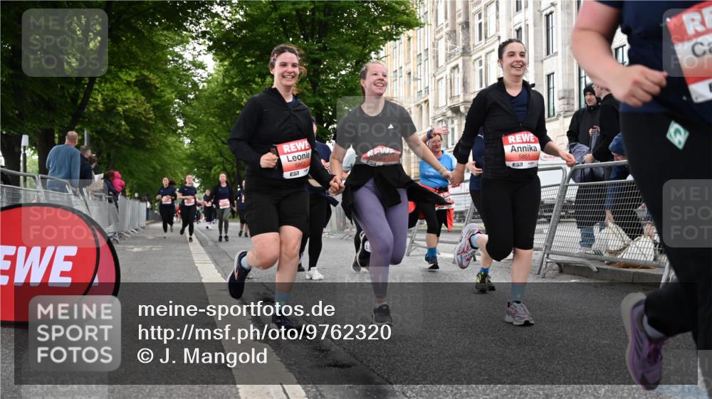 14.06.2026 - REWE Women's Run J. Mangold http://msf.ph/oto/9762320 14.06.2026 11:08:16 Ziel 5175, 5224, 5232, 5235, 5318, 5413, 5596, 5614, 5779, 5851, 5852, 5949, 5994 meine-sportfotos.de