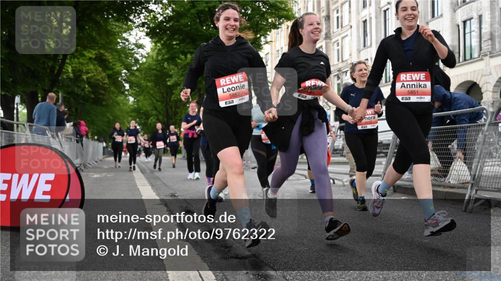 14.06.2026 - REWE Women's Run J. Mangold http://msf.ph/oto/9762322 14.06.2026 11:08:16 Ziel 5175, 5224, 5232, 5235, 5318, 5413, 5596, 5614, 5779, 5851, 5852, 5949, 5994 meine-sportfotos.de