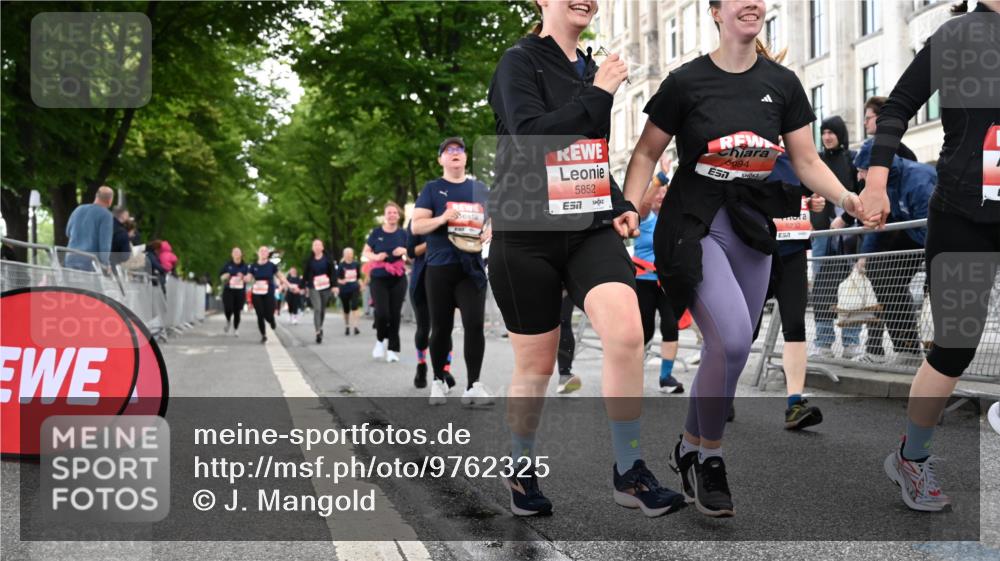 14.06.2026 - REWE Women's Run J. Mangold http://msf.ph/oto/9762325 14.06.2026 11:08:16 Ziel 5175, 5224, 5232, 5235, 5318, 5413, 5596, 5614, 5779, 5851, 5852, 5949, 5994 meine-sportfotos.de