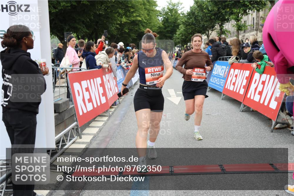 14.06.2026 - REWE Women's Run Strokosch-Dieckow http://msf.ph/oto/9762350 14.06.2026 10:58:14 Ziel 5047, 5505, 5581, 5604, 5661, 5679, 5686, 5729 meine-sportfotos.de