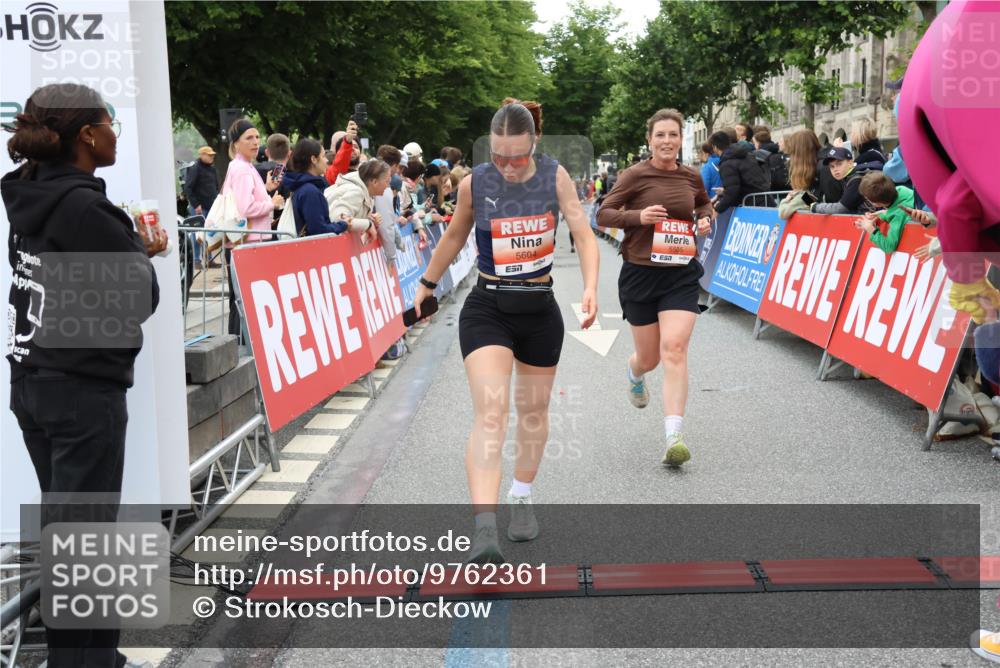 14.06.2026 - REWE Women's Run Strokosch-Dieckow http://msf.ph/oto/9762361 14.06.2026 10:58:14 Ziel 5047, 5505, 5581, 5604, 5661, 5679, 5686, 5729 meine-sportfotos.de