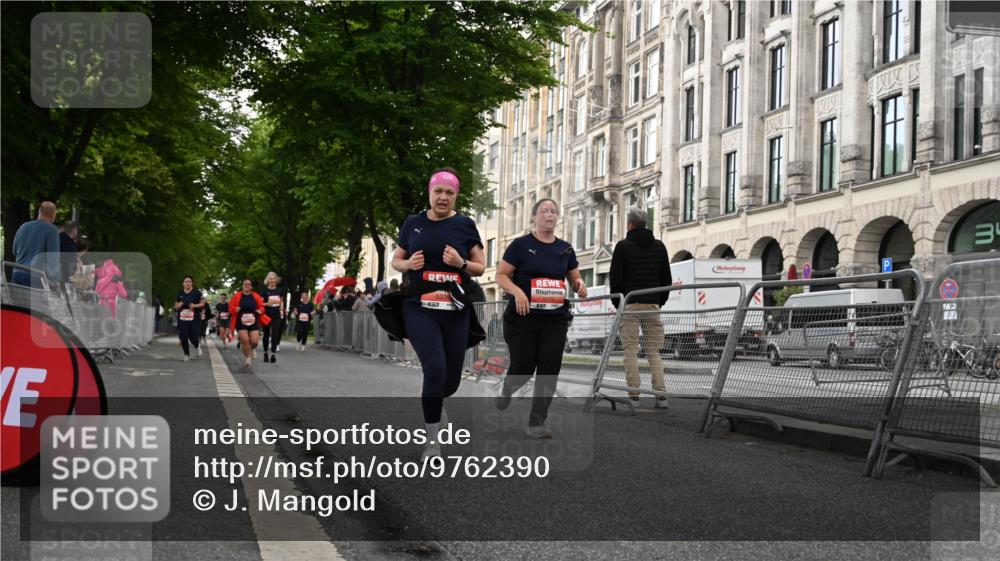 14.06.2026 - REWE Women's Run J. Mangold http://msf.ph/oto/9762390 14.06.2026 11:08:36 Ziel 5073, 5271, 5338, 5947, 6039 meine-sportfotos.de