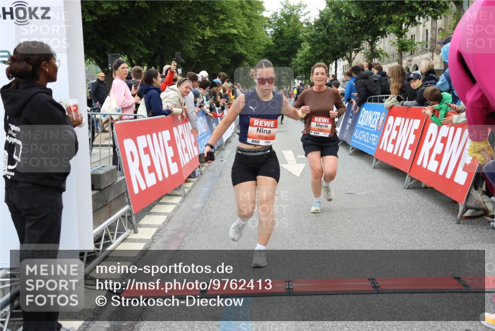 14.06.2026 - REWE Women's Run Strokosch-Dieckow http://msf.ph/oto/9762413 14.06.2026 10:58:14 Ziel 5047, 5505, 5581, 5604, 5661, 5679, 5686, 5729 meine-sportfotos.de