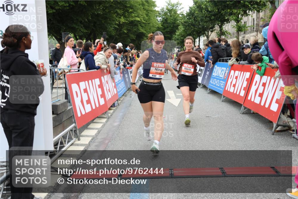 14.06.2026 - REWE Women's Run Strokosch-Dieckow http://msf.ph/oto/9762444 14.06.2026 10:58:14 Ziel 5047, 5505, 5581, 5604, 5661, 5679, 5686, 5729 meine-sportfotos.de