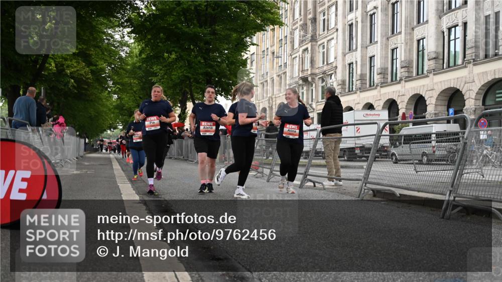 14.06.2026 - REWE Women's Run J. Mangold http://msf.ph/oto/9762456 14.06.2026 11:08:46 Ziel 5037, 5099, 5543, 5544, 5600, 5653, 5732, 5755, 5825, 5841, 5859, 5925 meine-sportfotos.de