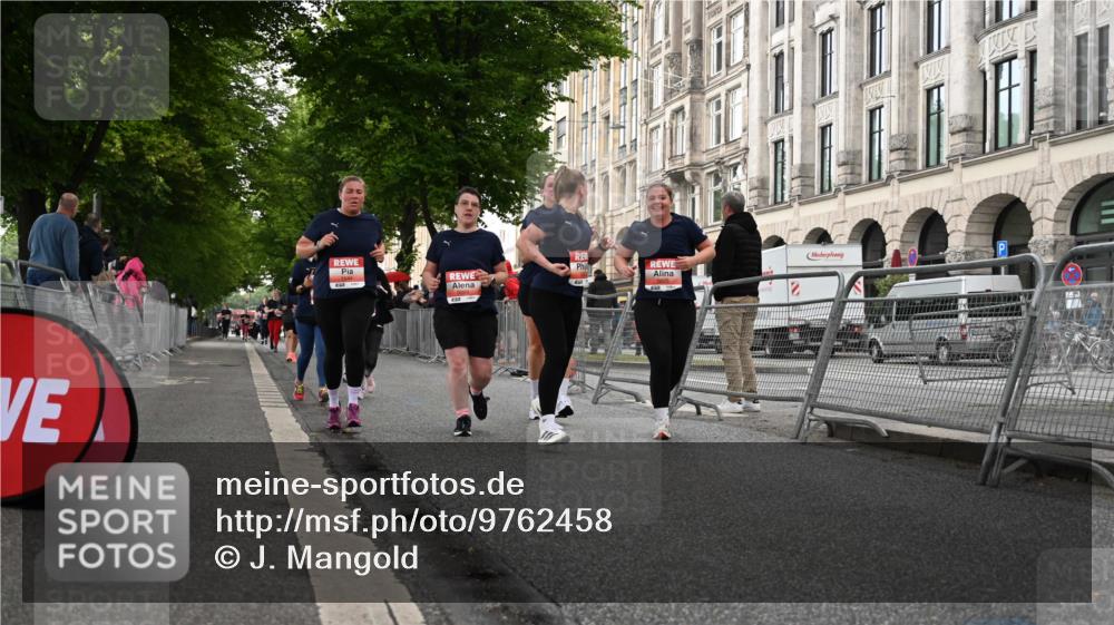 14.06.2026 - REWE Women's Run J. Mangold http://msf.ph/oto/9762458 14.06.2026 11:08:46 Ziel 5037, 5099, 5543, 5544, 5600, 5653, 5732, 5755, 5825, 5841, 5859, 5925 meine-sportfotos.de