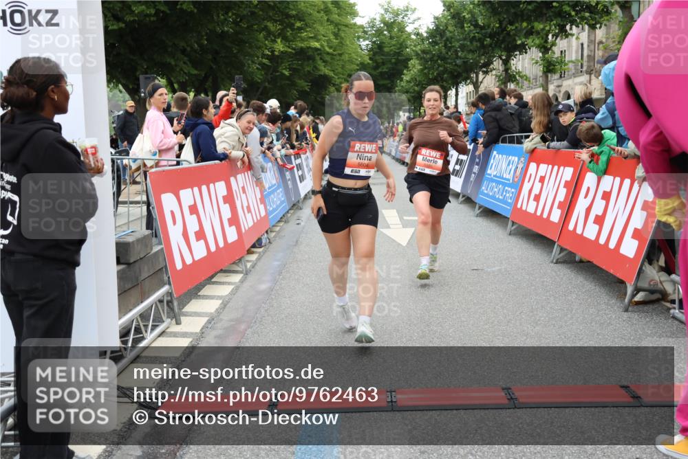 14.06.2026 - REWE Women's Run Strokosch-Dieckow http://msf.ph/oto/9762463 14.06.2026 10:58:14 Ziel 5047, 5505, 5581, 5604, 5661, 5679, 5686, 5729 meine-sportfotos.de