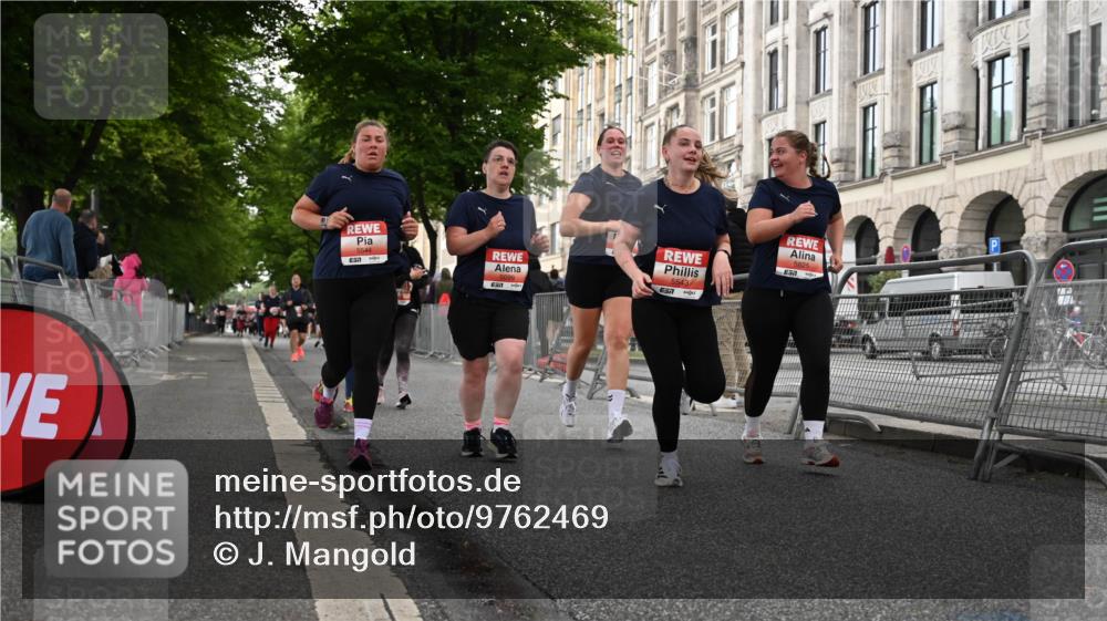 14.06.2026 - REWE Women's Run J. Mangold http://msf.ph/oto/9762469 14.06.2026 11:08:47 Ziel 5037, 5099, 5543, 5544, 5600, 5653, 5732, 5755, 5825, 5841, 5859, 5925 meine-sportfotos.de