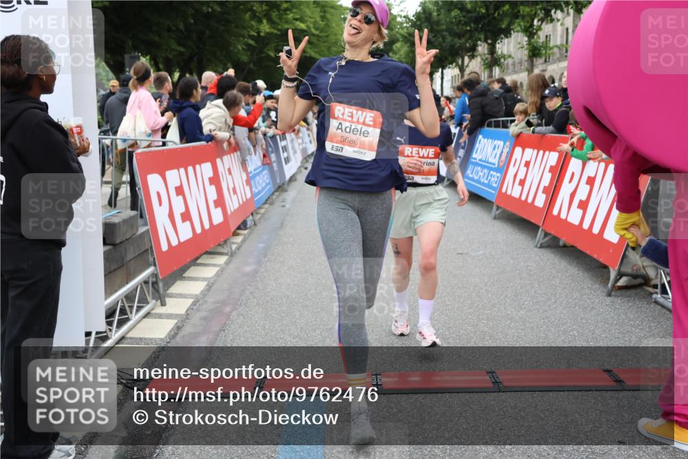 14.06.2026 - REWE Women's Run Strokosch-Dieckow http://msf.ph/oto/9762476 14.06.2026 10:58:11 Ziel 5047, 5505, 5581, 5604, 5661, 5686, 5729 meine-sportfotos.de