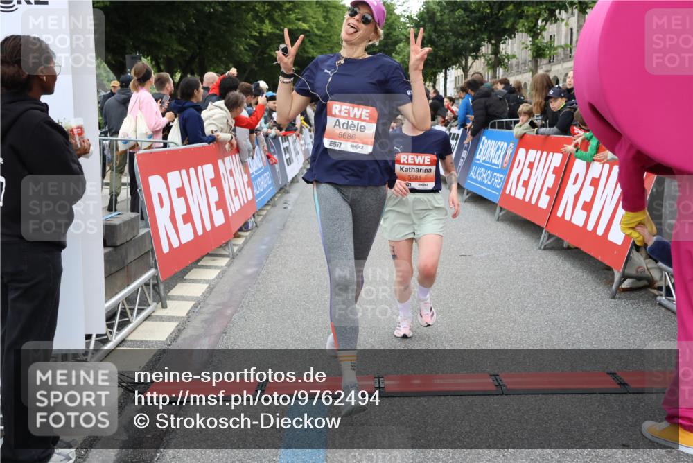 14.06.2026 - REWE Women's Run Strokosch-Dieckow http://msf.ph/oto/9762494 14.06.2026 10:58:11 Ziel 5047, 5505, 5581, 5604, 5661, 5686, 5729 meine-sportfotos.de