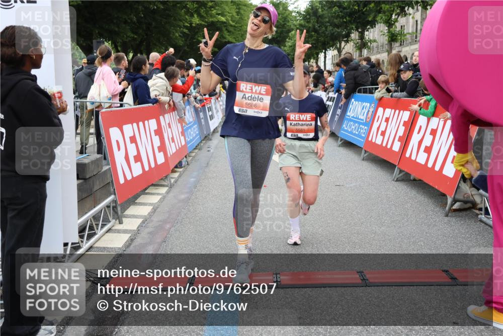 14.06.2026 - REWE Women's Run Strokosch-Dieckow http://msf.ph/oto/9762507 14.06.2026 10:58:11 Ziel 5047, 5505, 5581, 5604, 5661, 5686, 5729 meine-sportfotos.de