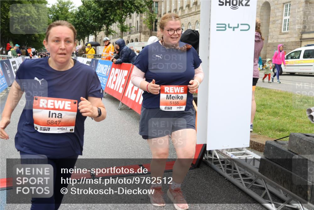 14.06.2026 - REWE Women's Run Strokosch-Dieckow http://msf.ph/oto/9762512 14.06.2026 11:13:00 Ziel 5155, 5205, 5847, 6052 meine-sportfotos.de