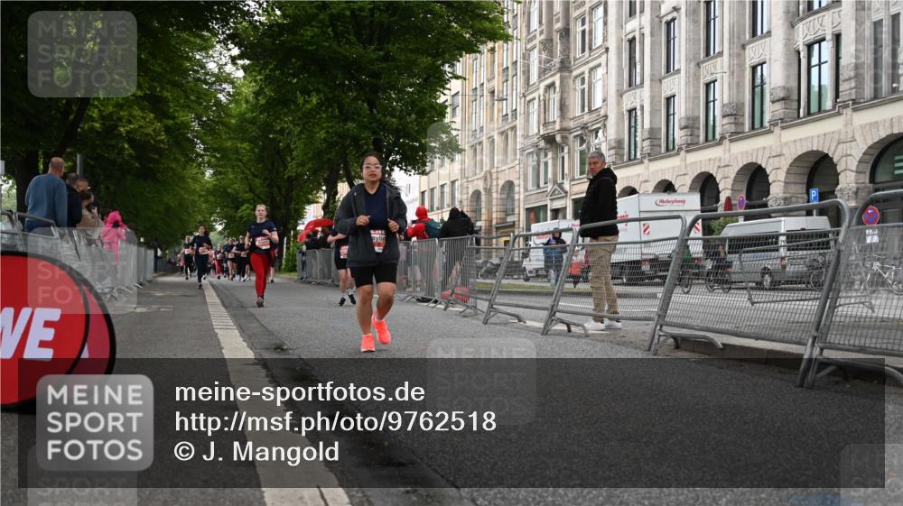 14.06.2026 - REWE Women's Run J. Mangold http://msf.ph/oto/9762518 14.06.2026 11:08:54 Ziel 5037, 5259, 5600, 5681, 5732, 5927 meine-sportfotos.de