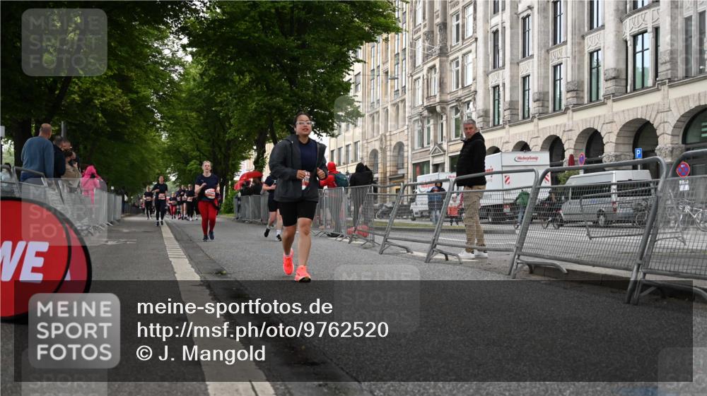 14.06.2026 - REWE Women's Run J. Mangold http://msf.ph/oto/9762520 14.06.2026 11:08:54 Ziel 5037, 5259, 5600, 5681, 5732, 5927 meine-sportfotos.de