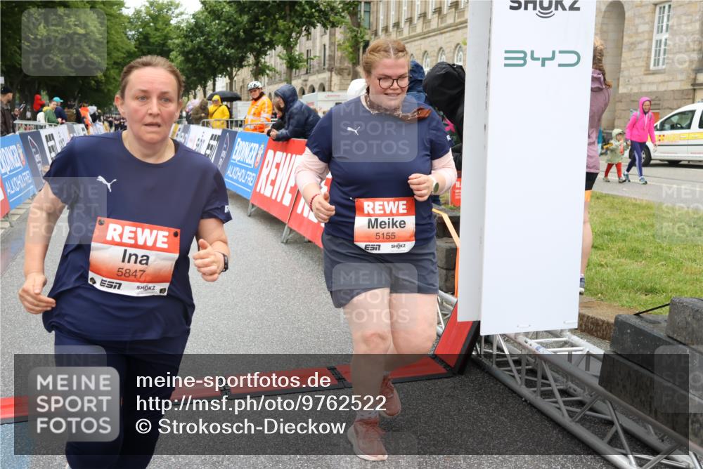 14.06.2026 - REWE Women's Run Strokosch-Dieckow http://msf.ph/oto/9762522 14.06.2026 11:13:00 Ziel 5155, 5205, 5847, 6052 meine-sportfotos.de