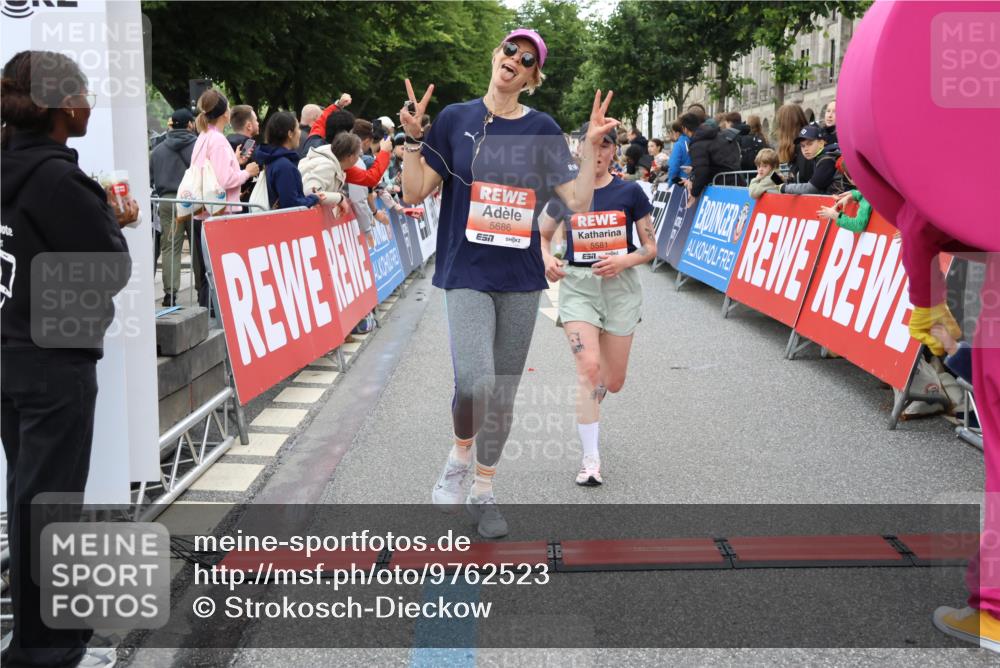14.06.2026 - REWE Women's Run Strokosch-Dieckow http://msf.ph/oto/9762523 14.06.2026 10:58:11 Ziel 5047, 5505, 5581, 5604, 5661, 5686, 5729 meine-sportfotos.de