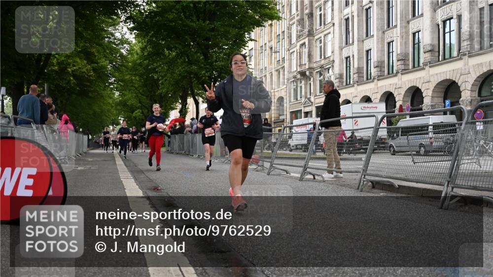 14.06.2026 - REWE Women's Run J. Mangold http://msf.ph/oto/9762529 14.06.2026 11:08:55 Ziel 5037, 5259, 5600, 5681, 5732, 5927 meine-sportfotos.de