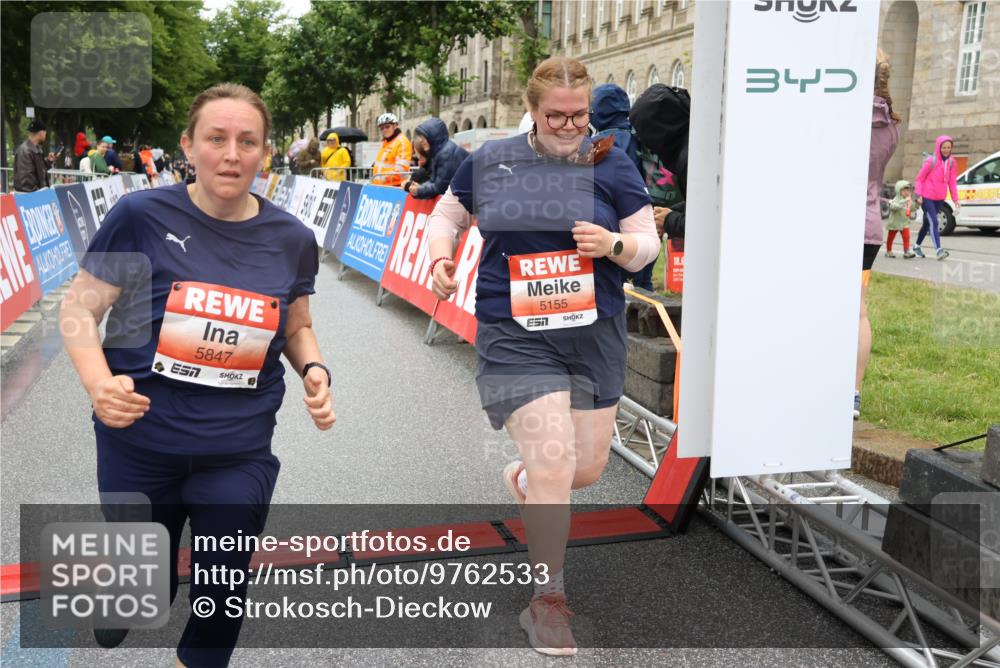 14.06.2026 - REWE Women's Run Strokosch-Dieckow http://msf.ph/oto/9762533 14.06.2026 11:13:00 Ziel 5155, 5205, 5847, 6052 meine-sportfotos.de