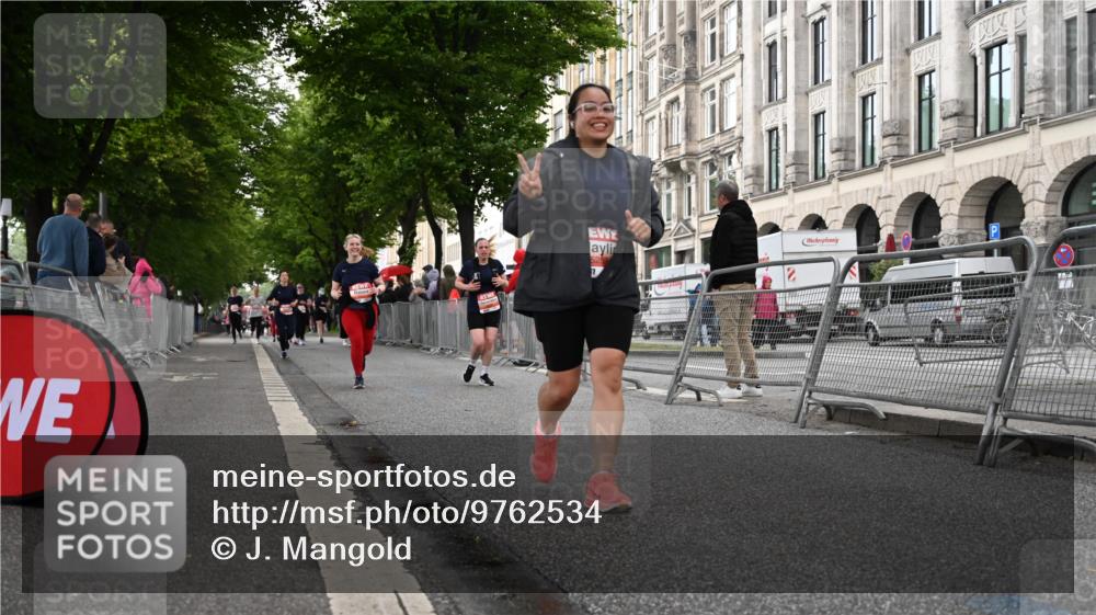 14.06.2026 - REWE Women's Run J. Mangold http://msf.ph/oto/9762534 14.06.2026 11:08:56 Ziel 5259, 5600, 5681, 5927 meine-sportfotos.de