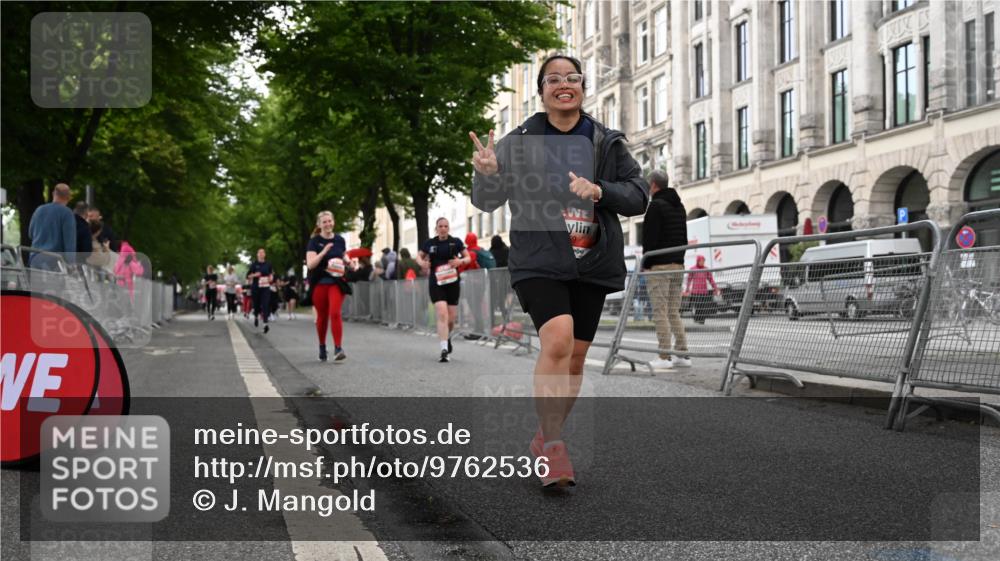 14.06.2026 - REWE Women's Run J. Mangold http://msf.ph/oto/9762536 14.06.2026 11:08:56 Ziel 5259, 5600, 5681, 5927 meine-sportfotos.de
