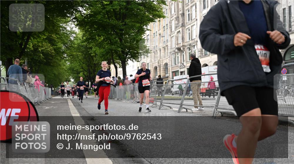 14.06.2026 - REWE Women's Run J. Mangold http://msf.ph/oto/9762543 14.06.2026 11:08:57 Ziel 5259, 5681, 5927 meine-sportfotos.de