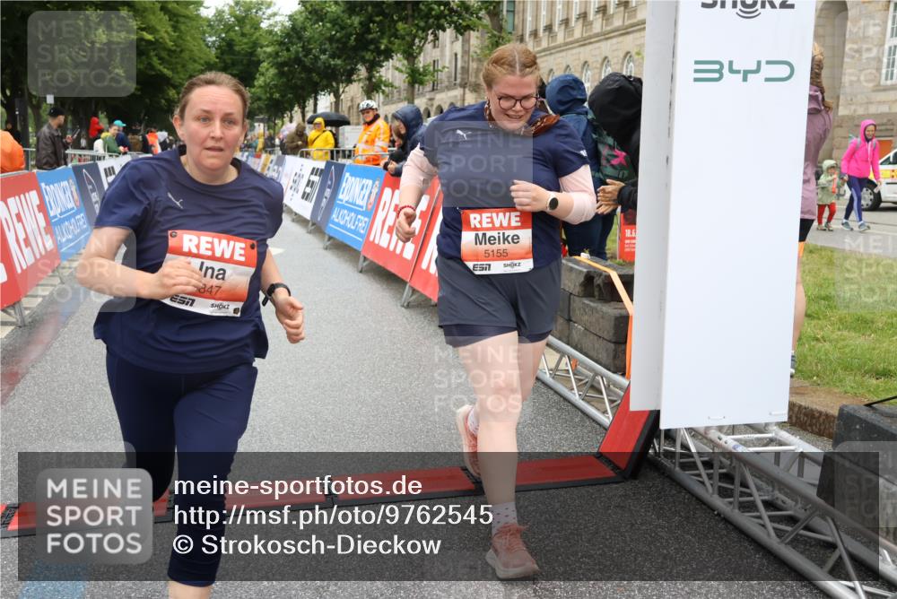 14.06.2026 - REWE Women's Run Strokosch-Dieckow http://msf.ph/oto/9762545 14.06.2026 11:13:00 Ziel 5155, 5205, 5847, 6052 meine-sportfotos.de