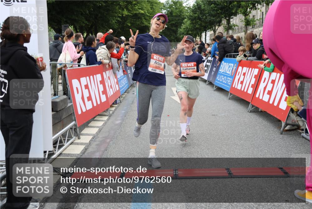 14.06.2026 - REWE Women's Run Strokosch-Dieckow http://msf.ph/oto/9762560 14.06.2026 10:58:11 Ziel 5047, 5505, 5581, 5604, 5661, 5686, 5729 meine-sportfotos.de