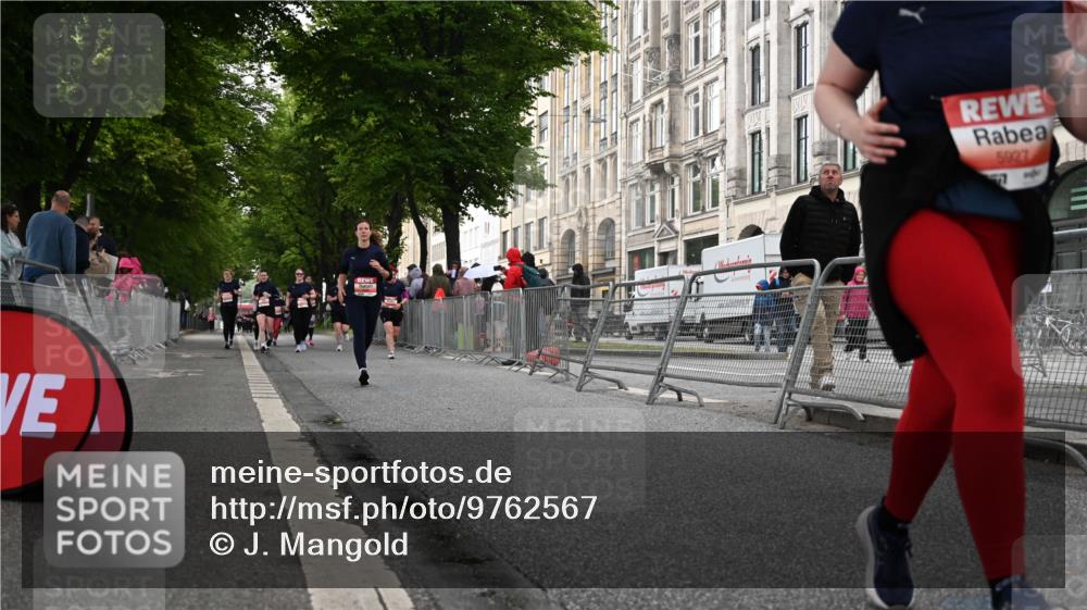14.06.2026 - REWE Women's Run J. Mangold http://msf.ph/oto/9762567 14.06.2026 11:09:00 Ziel 5259, 5681, 5927, 5968 meine-sportfotos.de
