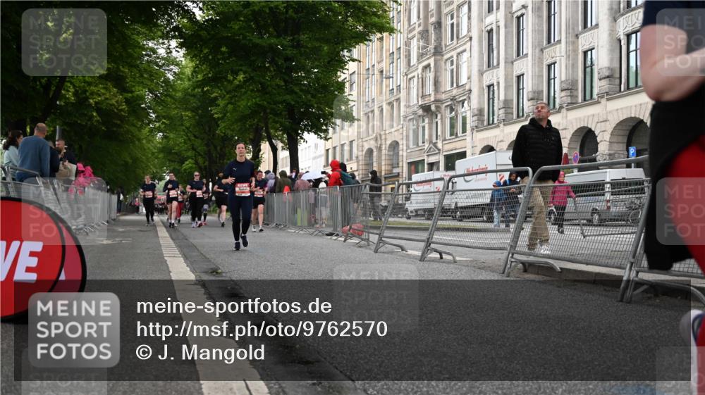 14.06.2026 - REWE Women's Run J. Mangold http://msf.ph/oto/9762570 14.06.2026 11:09:00 Ziel 5259, 5681, 5927, 5968 meine-sportfotos.de