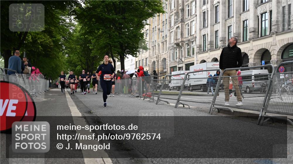 14.06.2026 - REWE Women's Run J. Mangold http://msf.ph/oto/9762574 14.06.2026 11:09:01 Ziel 5259, 5681, 5927, 5968 meine-sportfotos.de