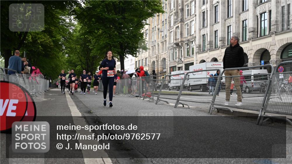14.06.2026 - REWE Women's Run J. Mangold http://msf.ph/oto/9762577 14.06.2026 11:09:01 Ziel 5259, 5681, 5927, 5968 meine-sportfotos.de