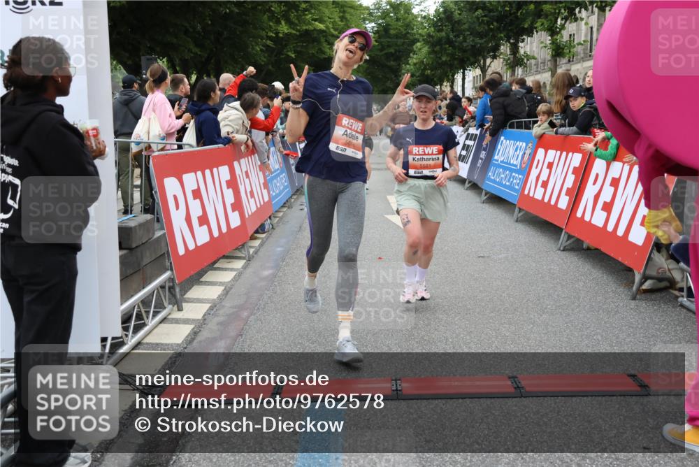 14.06.2026 - REWE Women's Run Strokosch-Dieckow http://msf.ph/oto/9762578 14.06.2026 10:58:11 Ziel 5047, 5505, 5581, 5604, 5661, 5686, 5729 meine-sportfotos.de