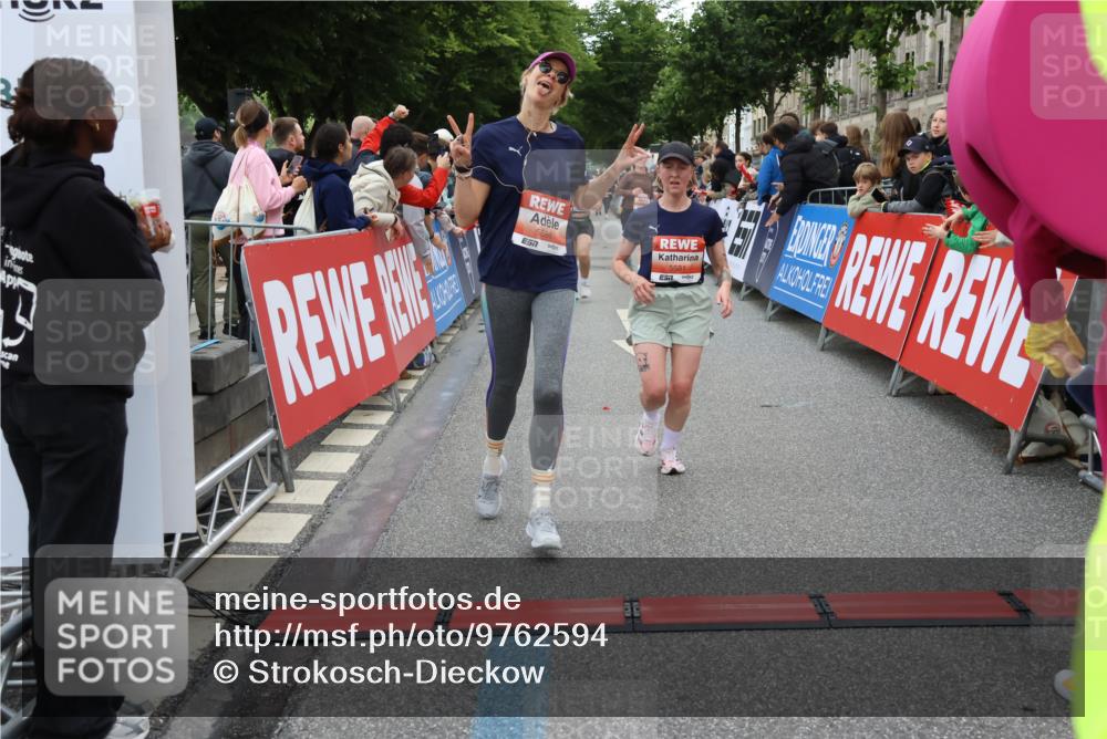 14.06.2026 - REWE Women's Run Strokosch-Dieckow http://msf.ph/oto/9762594 14.06.2026 10:58:11 Ziel 5047, 5505, 5581, 5604, 5661, 5686, 5729 meine-sportfotos.de