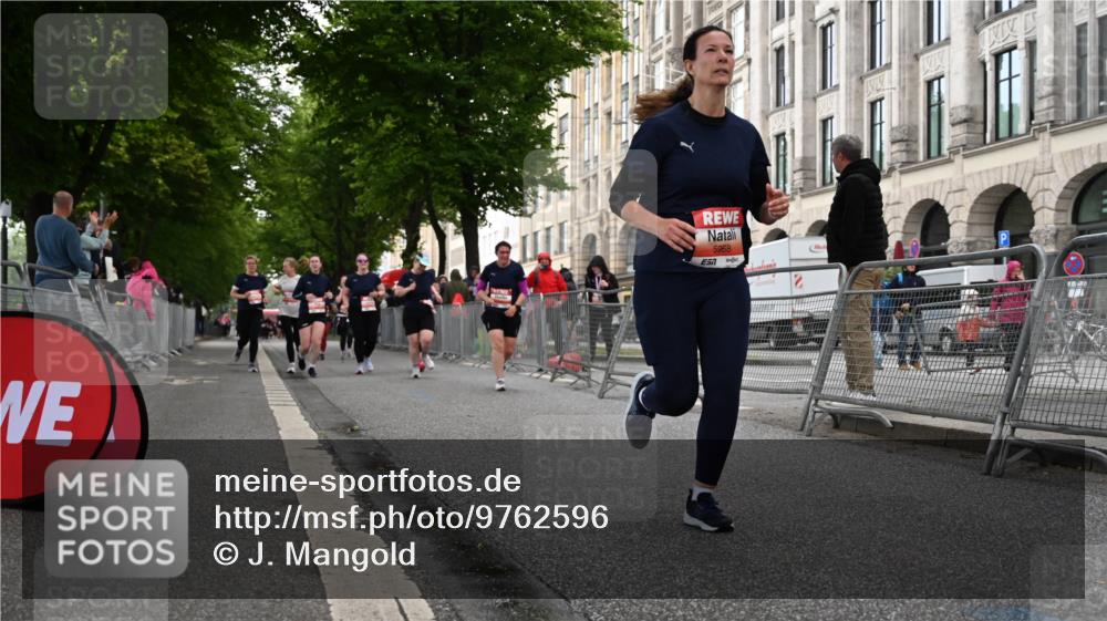 14.06.2026 - REWE Women's Run J. Mangold http://msf.ph/oto/9762596 14.06.2026 11:09:04 Ziel 5279, 5681, 5761, 5762, 5836, 5927, 5968, 5981, 5987 meine-sportfotos.de