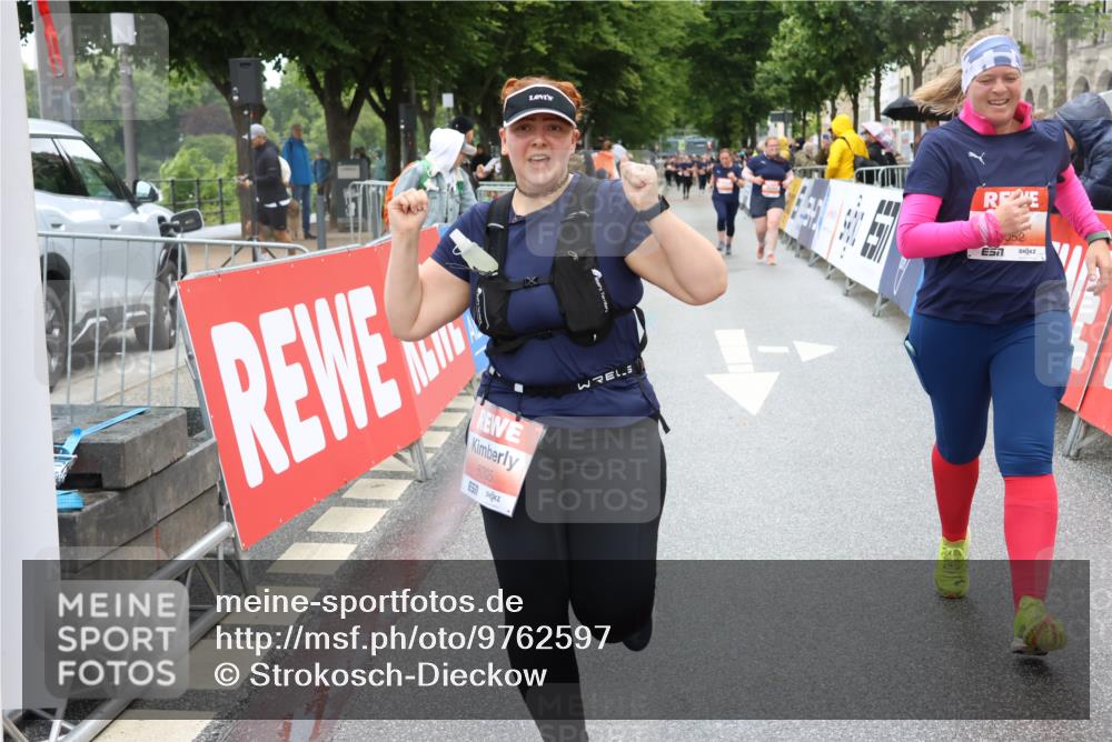 14.06.2026 - REWE Women's Run Strokosch-Dieckow http://msf.ph/oto/9762597 14.06.2026 11:12:52 Ziel 5009, 5088, 5089, 5090, 5191, 5205, 5325, 5785, 6052 meine-sportfotos.de