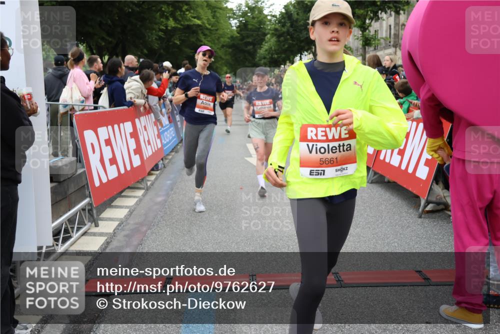 14.06.2026 - REWE Women's Run Strokosch-Dieckow http://msf.ph/oto/9762627 14.06.2026 10:58:10 Ziel 5047, 5132, 5581, 5604, 5661, 5686, 5729 meine-sportfotos.de