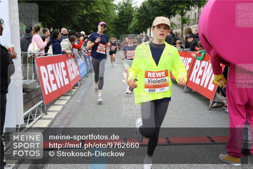 14.06.2026 - REWE Women's Run Strokosch-Dieckow http://msf.ph/oto/9762660 14.06.2026 10:58:10 Ziel 5047, 5132, 5581, 5604, 5661, 5686, 5729 meine-sportfotos.de