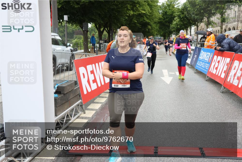 14.06.2026 - REWE Women's Run Strokosch-Dieckow http://msf.ph/oto/9762670 14.06.2026 11:12:50 Ziel 5009, 5088, 5089, 5090, 5100, 5191, 5205, 5325, 5612, 5785, 6052 meine-sportfotos.de