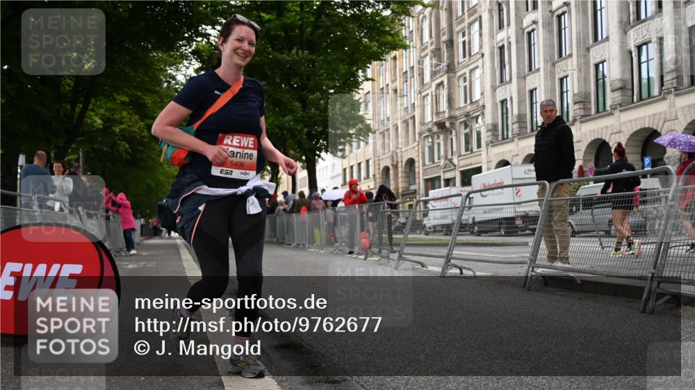 14.06.2026 - REWE Women's Run J. Mangold http://msf.ph/oto/9762677 14.06.2026 11:09:15 Ziel 5406, 5549, 5576, 5854 meine-sportfotos.de