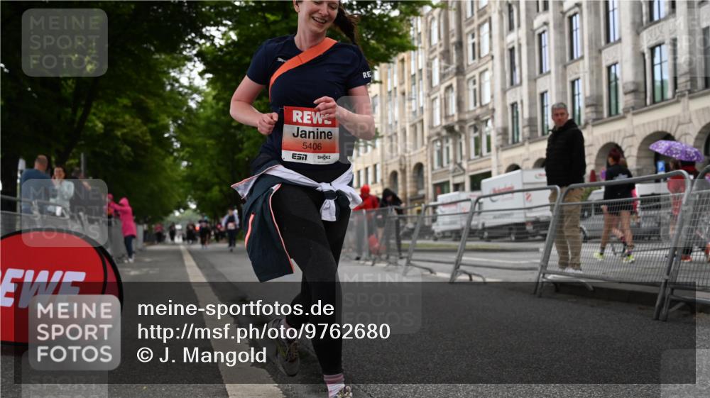 14.06.2026 - REWE Women's Run J. Mangold http://msf.ph/oto/9762680 14.06.2026 11:09:15 Ziel 5406, 5549, 5576, 5854 meine-sportfotos.de