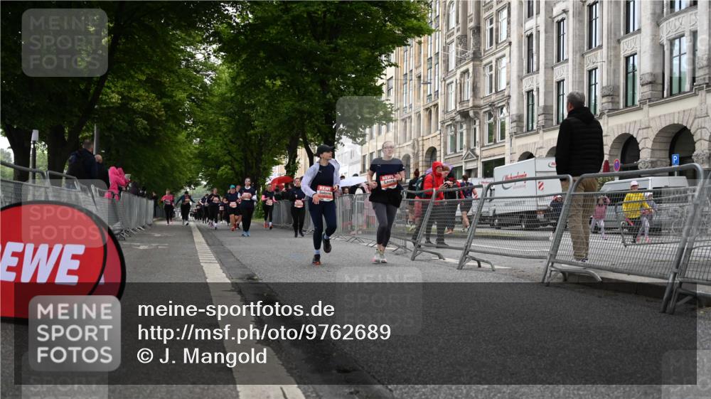 14.06.2026 - REWE Women's Run J. Mangold http://msf.ph/oto/9762689 14.06.2026 11:09:23 Ziel 5278, 5465 meine-sportfotos.de