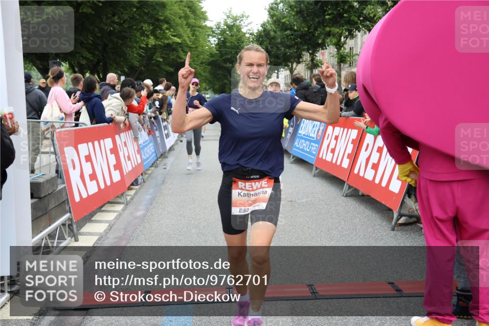 14.06.2026 - REWE Women's Run Strokosch-Dieckow http://msf.ph/oto/9762701 14.06.2026 10:58:09 Ziel 5047, 5132, 5581, 5661, 5686, 5729 meine-sportfotos.de