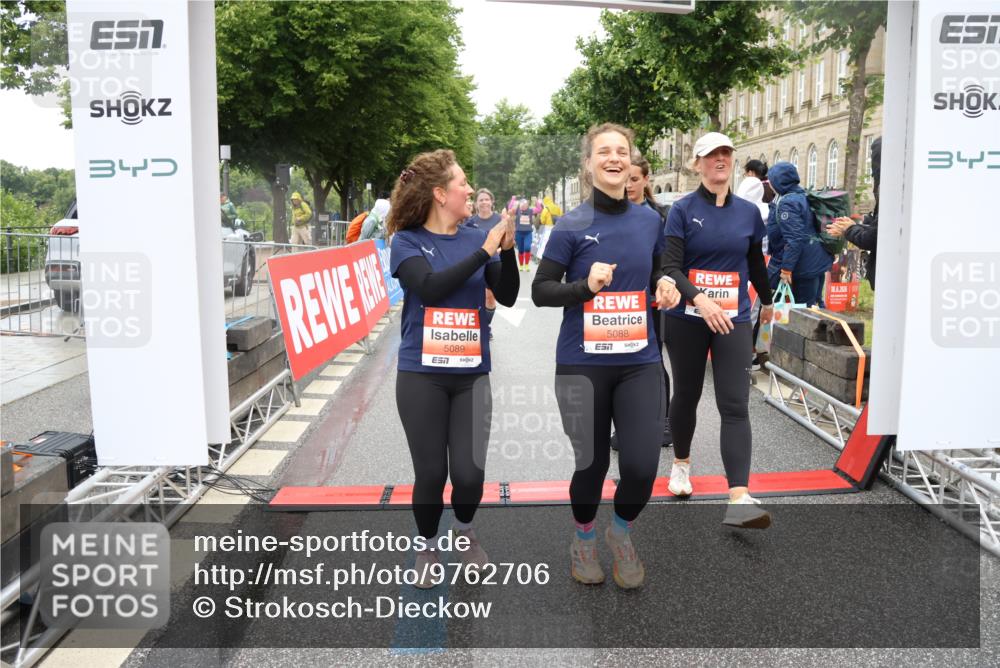 14.06.2026 - REWE Women's Run Strokosch-Dieckow http://msf.ph/oto/9762706 14.06.2026 11:12:46 Ziel 5009, 5088, 5089, 5090, 5100, 5191, 5325, 5555, 5612, 5671, 5785 meine-sportfotos.de