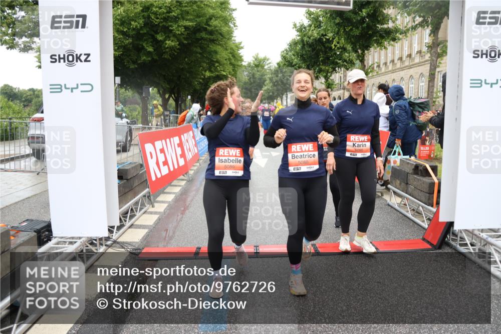14.06.2026 - REWE Women's Run Strokosch-Dieckow http://msf.ph/oto/9762726 14.06.2026 11:12:46 Ziel 5009, 5088, 5089, 5090, 5100, 5191, 5325, 5555, 5612, 5671, 5785 meine-sportfotos.de