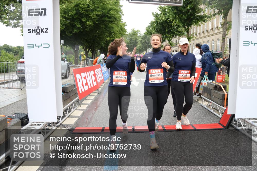 14.06.2026 - REWE Women's Run Strokosch-Dieckow http://msf.ph/oto/9762739 14.06.2026 11:12:46 Ziel 5009, 5088, 5089, 5090, 5100, 5191, 5325, 5555, 5612, 5671, 5785 meine-sportfotos.de