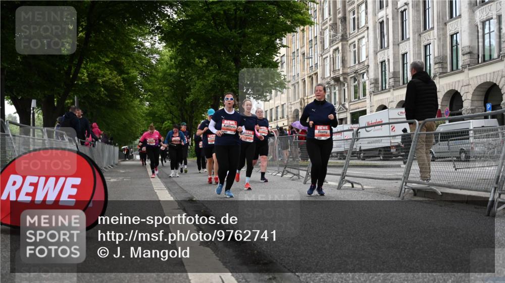 14.06.2026 - REWE Women's Run J. Mangold http://msf.ph/oto/9762741 14.06.2026 11:09:30 Ziel 5060, 5061, 5063, 5145, 5197, 5246, 5278, 5465, 5472, 5559, 5770, 5855, 5902, 5926 meine-sportfotos.de